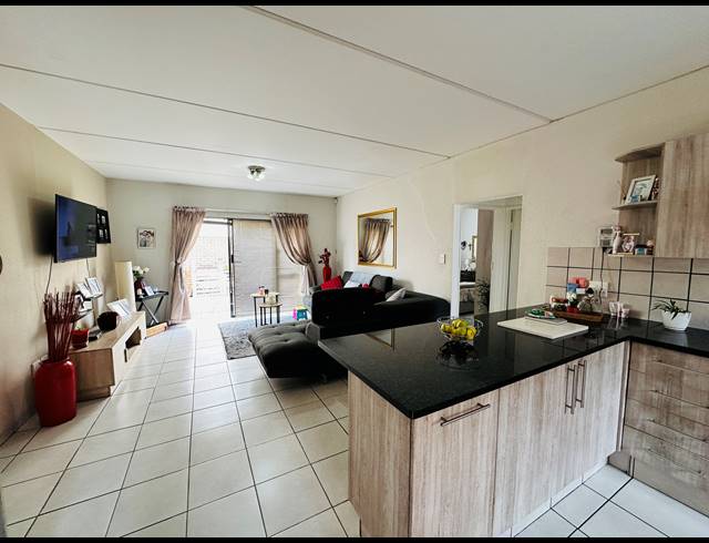 2 BEDROOM TOWNHOUSE FOR SALE IN ALBEMARLE